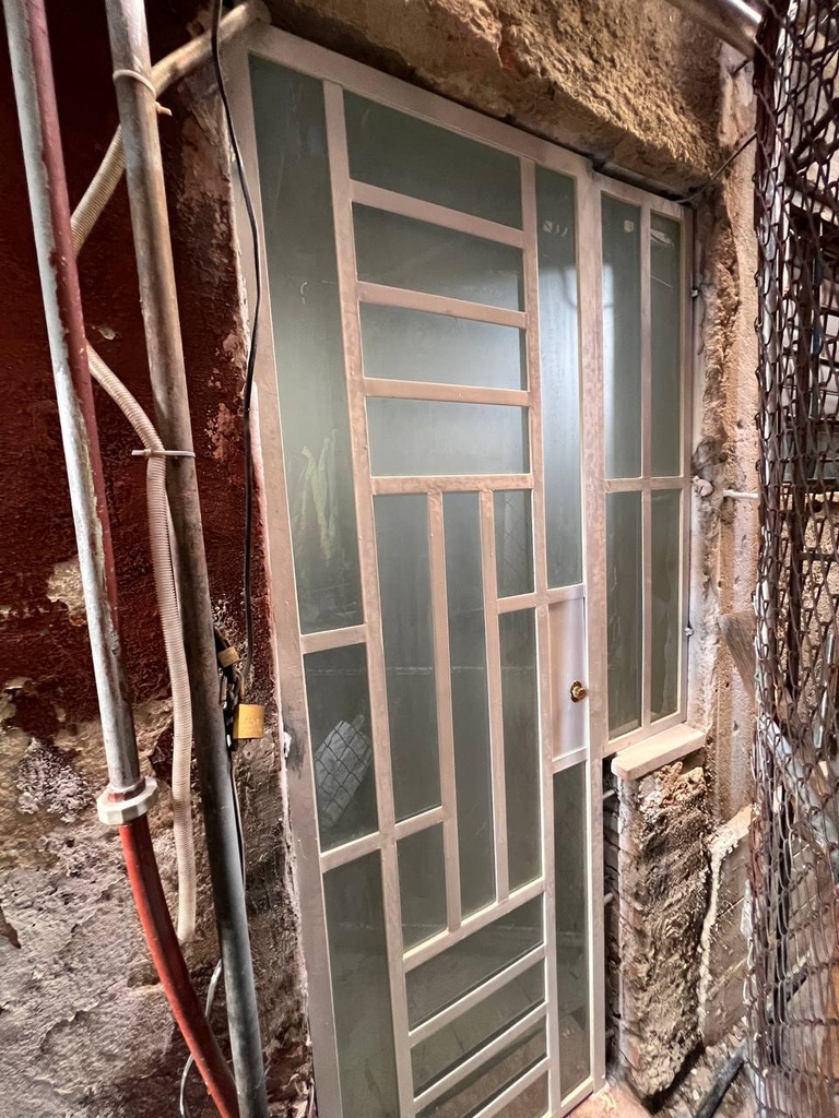 Puerta Geométrica con cristal Nevado