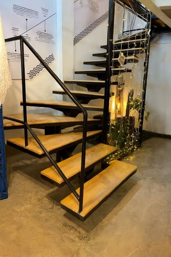 [FAB00049] Escalera Moderna